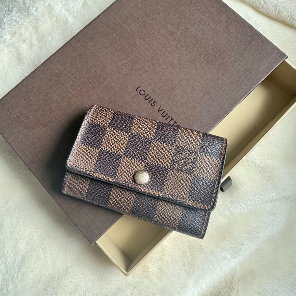 Louis Vuitton Key Holder in Damier Ebene
